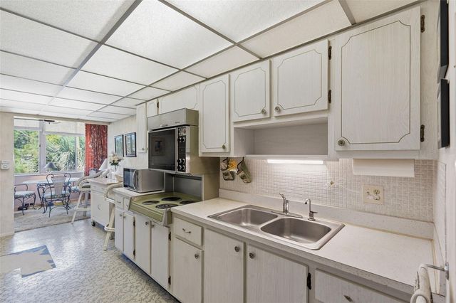 4890 BAY STREET NE 326, St Petersburg, FL 33703