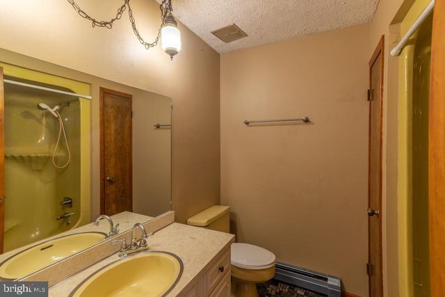 16 MARVA CT, Martinsburg, WV 25404