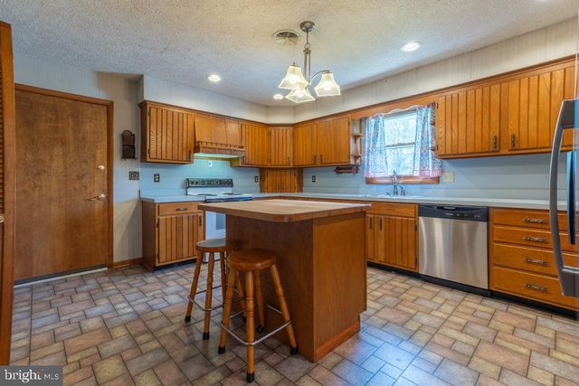 16 MARVA CT, Martinsburg, WV 25404
