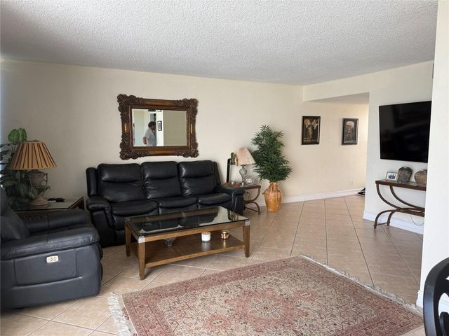 2303 Bridgewood Drive 2303, Boca Raton, FL 33434