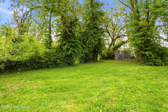 4002 Greenwood Ave, Louisville, KY 40211