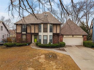 9809 W 101st Street, Overland Park, KS 66212