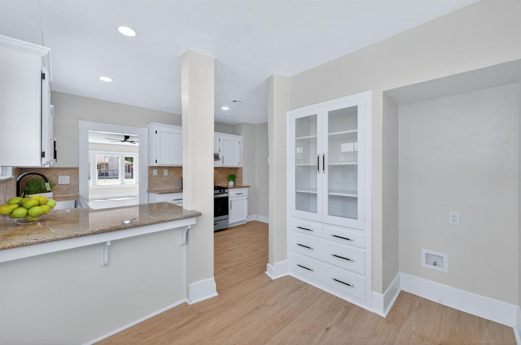Image 18 of property listing at 930 N Arthur Avenue, Fresno, CA 93728