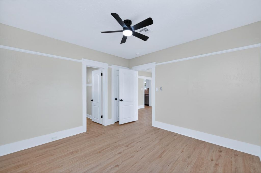 Image 20 of property listing at 930 N Arthur Avenue, Fresno, CA 93728