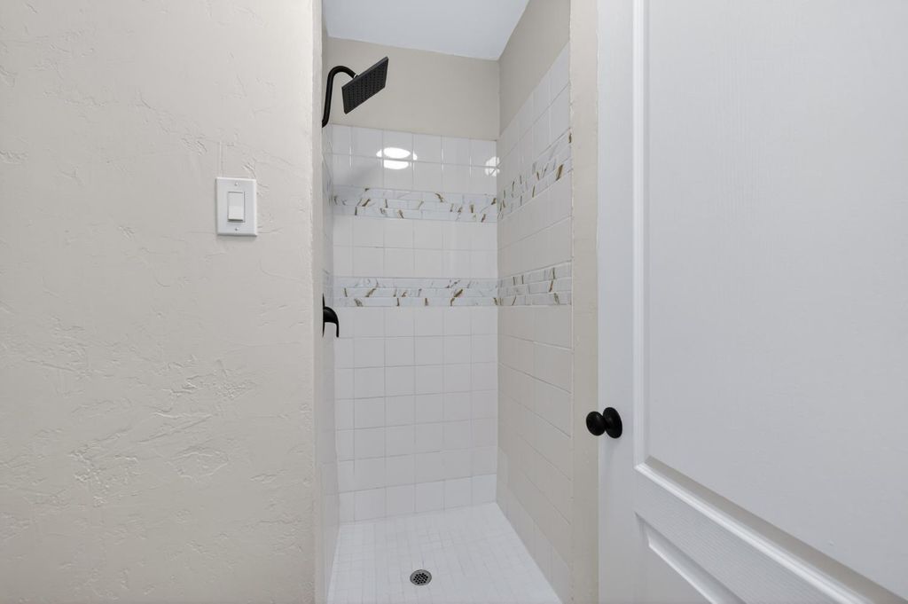 Image 26 of property listing at 930 N Arthur Avenue, Fresno, CA 93728