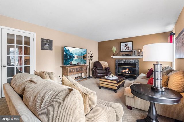 1 OVERLOOK CIR, Sicklerville, NJ 08081