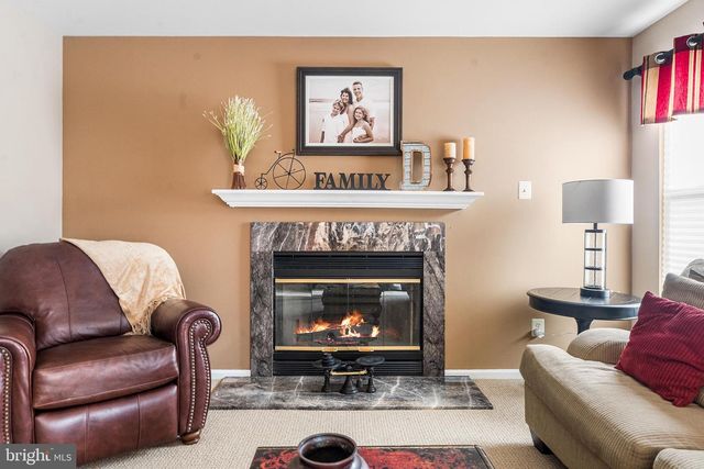 1 OVERLOOK CIR, Sicklerville, NJ 08081