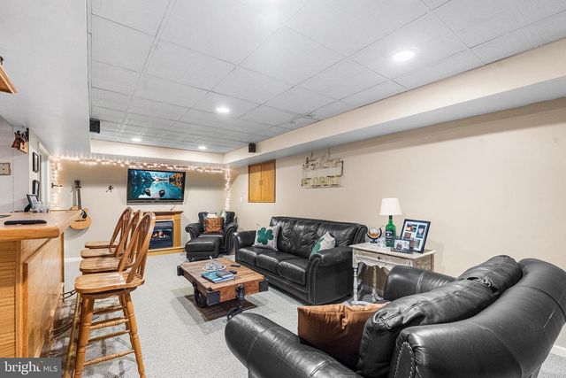 1 OVERLOOK CIR, Sicklerville, NJ 08081