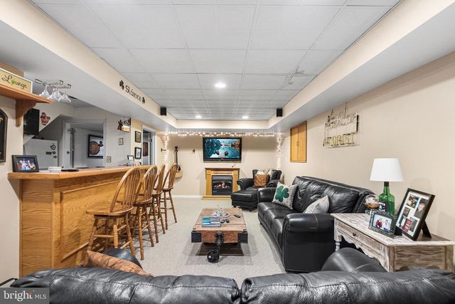 1 OVERLOOK CIR, Sicklerville, NJ 08081