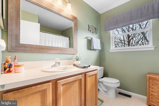 1 OVERLOOK CIR, Sicklerville, NJ 08081