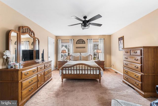 1 OVERLOOK CIR, Sicklerville, NJ 08081