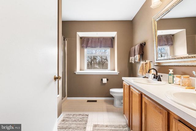 1 OVERLOOK CIR, Sicklerville, NJ 08081