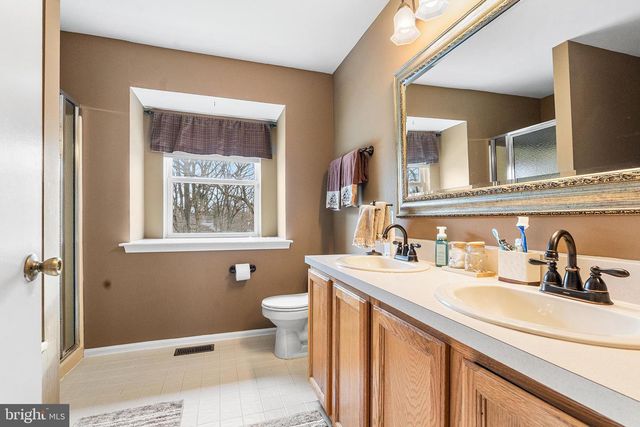 1 OVERLOOK CIR, Sicklerville, NJ 08081