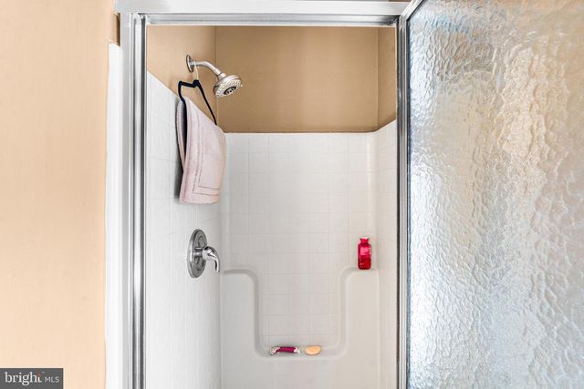 1 OVERLOOK CIR, Sicklerville, NJ 08081