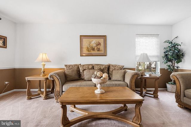 1 OVERLOOK CIR, Sicklerville, NJ 08081