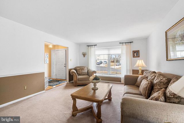 1 OVERLOOK CIR, Sicklerville, NJ 08081