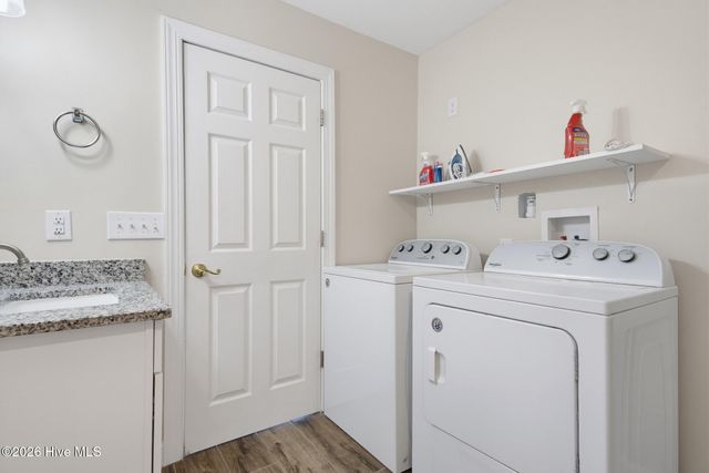 33 Porpoise Place, N Topsail Beach, NC 28460