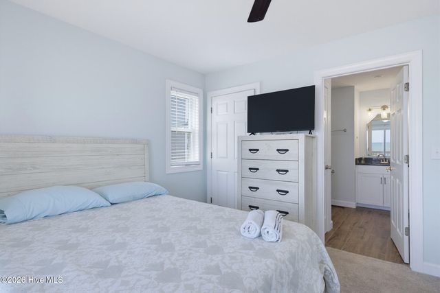 33 Porpoise Place, N Topsail Beach, NC 28460