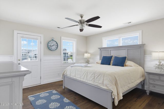 33 Porpoise Place, N Topsail Beach, NC 28460