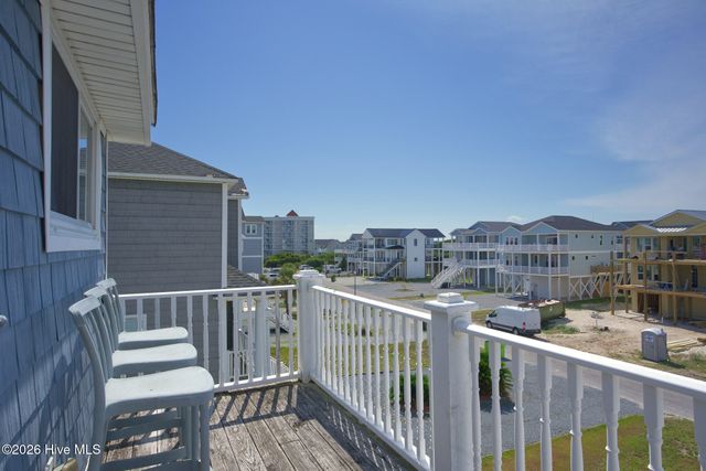 33 Porpoise Place, N Topsail Beach, NC 28460