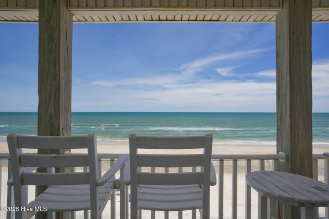 33 Porpoise Place, N Topsail Beach, NC 28460