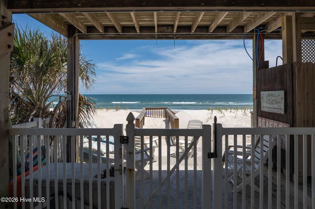 33 Porpoise Place, N Topsail Beach, NC 28460