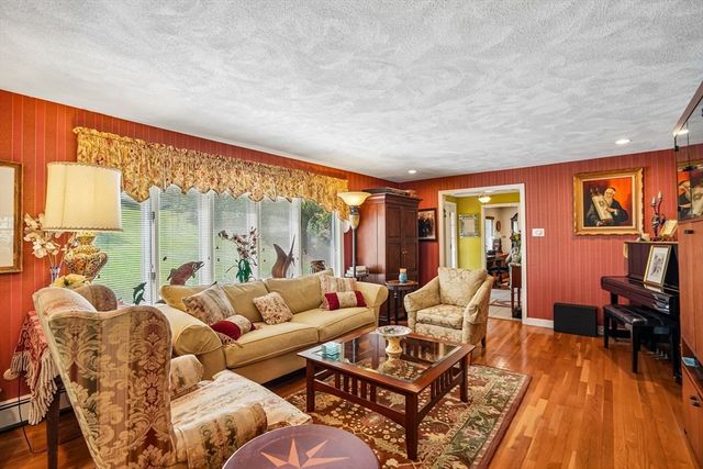 33 Carter Drive, Framingham, MA 01701