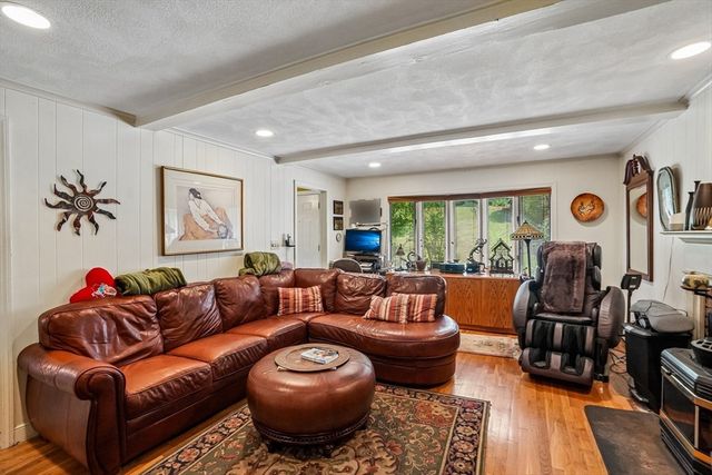 33 Carter Drive, Framingham, MA 01701