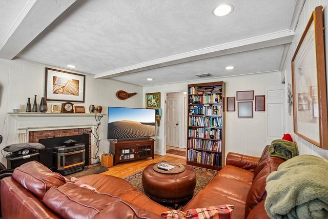 33 Carter Drive, Framingham, MA 01701