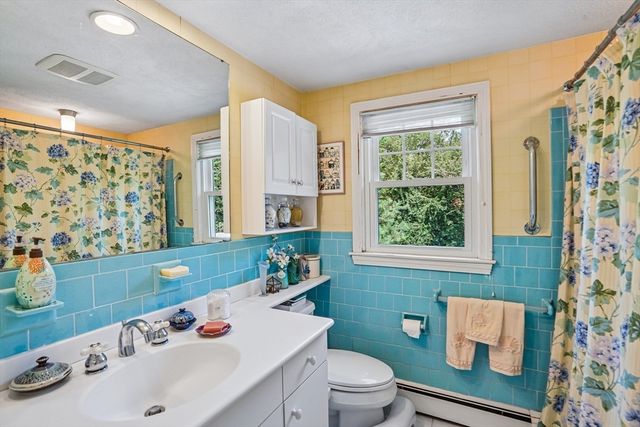 33 Carter Drive, Framingham, MA 01701