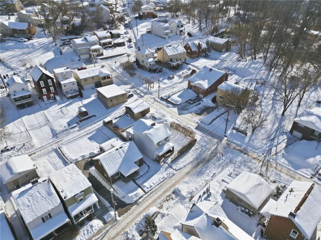 4345 Bristol St, Greenfield, PA 15207