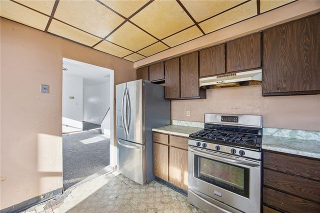 4345 Bristol St, Greenfield, PA 15207