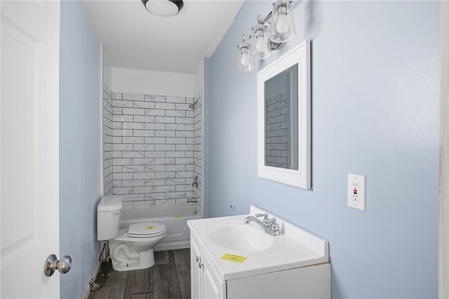 4345 Bristol St, Greenfield, PA 15207