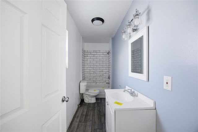 4345 Bristol St, Greenfield, PA 15207