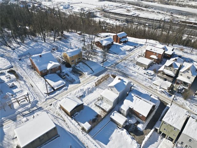 4345 Bristol St, Greenfield, PA 15207