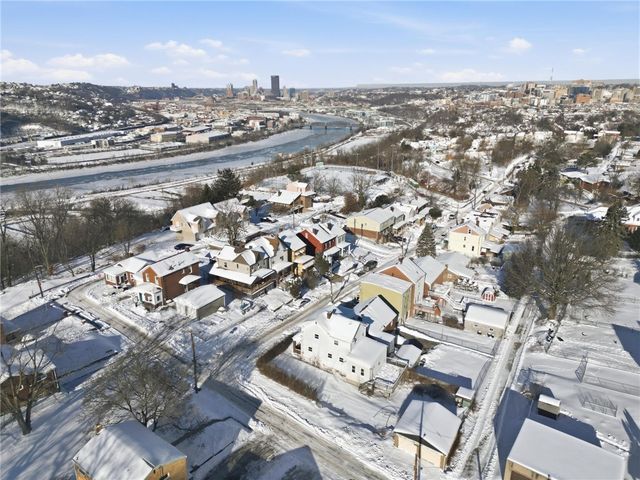 4345 Bristol St, Greenfield, PA 15207