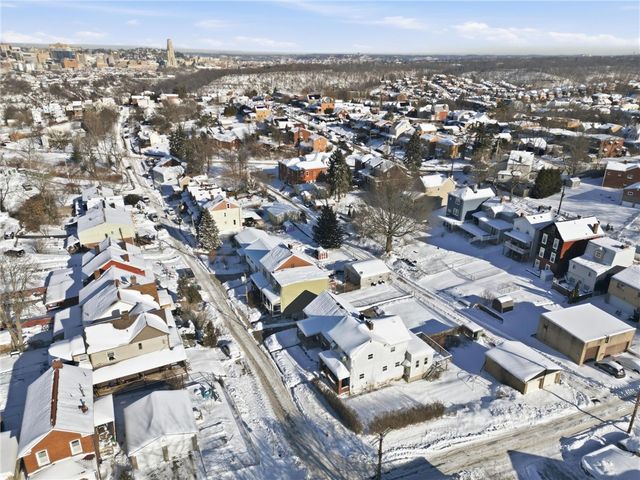 4345 Bristol St, Greenfield, PA 15207