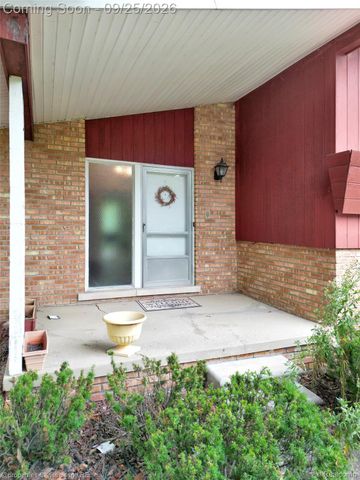 1342 Lake Crescent Drive, Bloomfield Hills, MI 48302