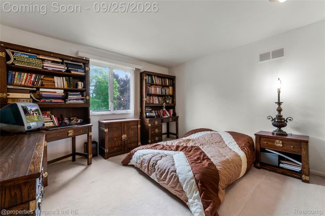 1342 Lake Crescent Drive, Bloomfield Hills, MI 48302