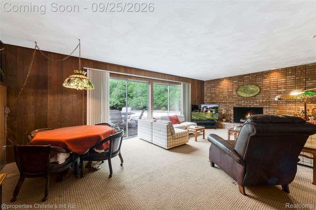 1342 Lake Crescent Drive, Bloomfield Hills, MI 48302
