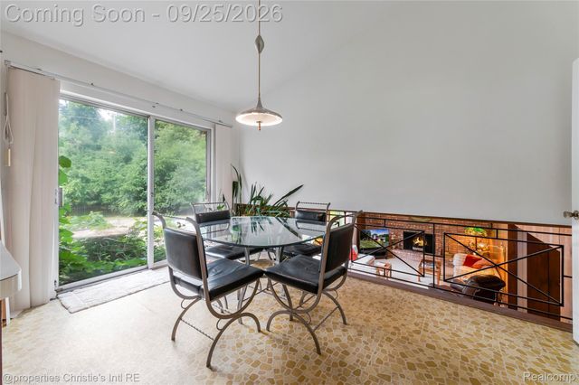 1342 Lake Crescent Drive, Bloomfield Hills, MI 48302