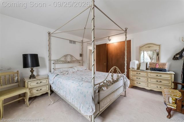 1342 Lake Crescent Drive, Bloomfield Hills, MI 48302