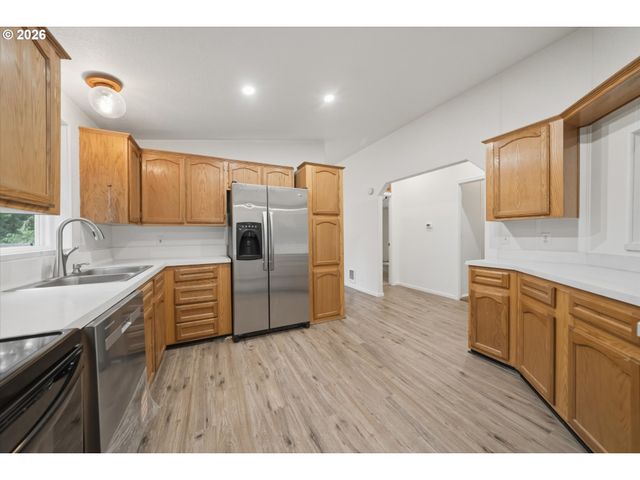 30482 S MARIAN St, Molalla, OR 97038
