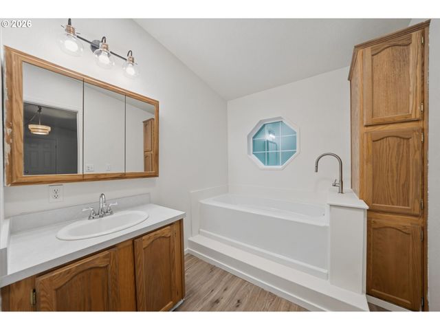 30482 S MARIAN St, Molalla, OR 97038
