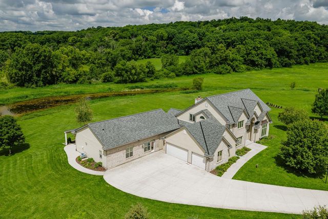 3976 Woodridge COURT, Richfield, WI 53017