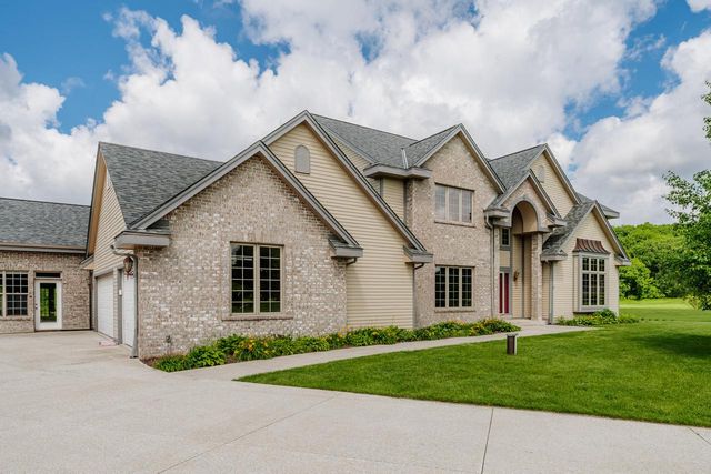 3976 Woodridge COURT, Richfield, WI 53017