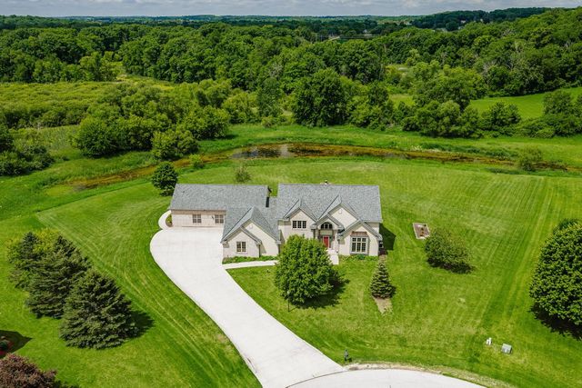 3976 Woodridge COURT, Richfield, WI 53017