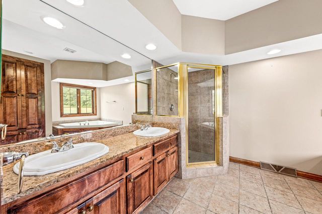 3976 Woodridge COURT, Richfield, WI 53017