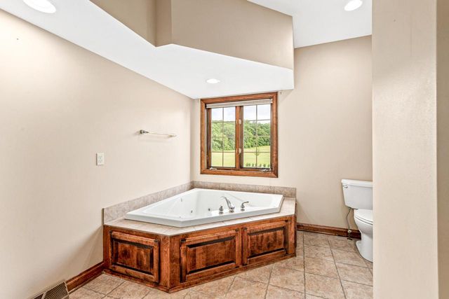 3976 Woodridge COURT, Richfield, WI 53017