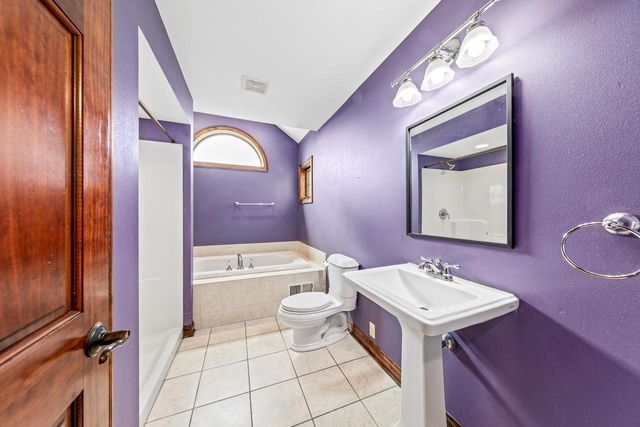 3976 Woodridge COURT, Richfield, WI 53017